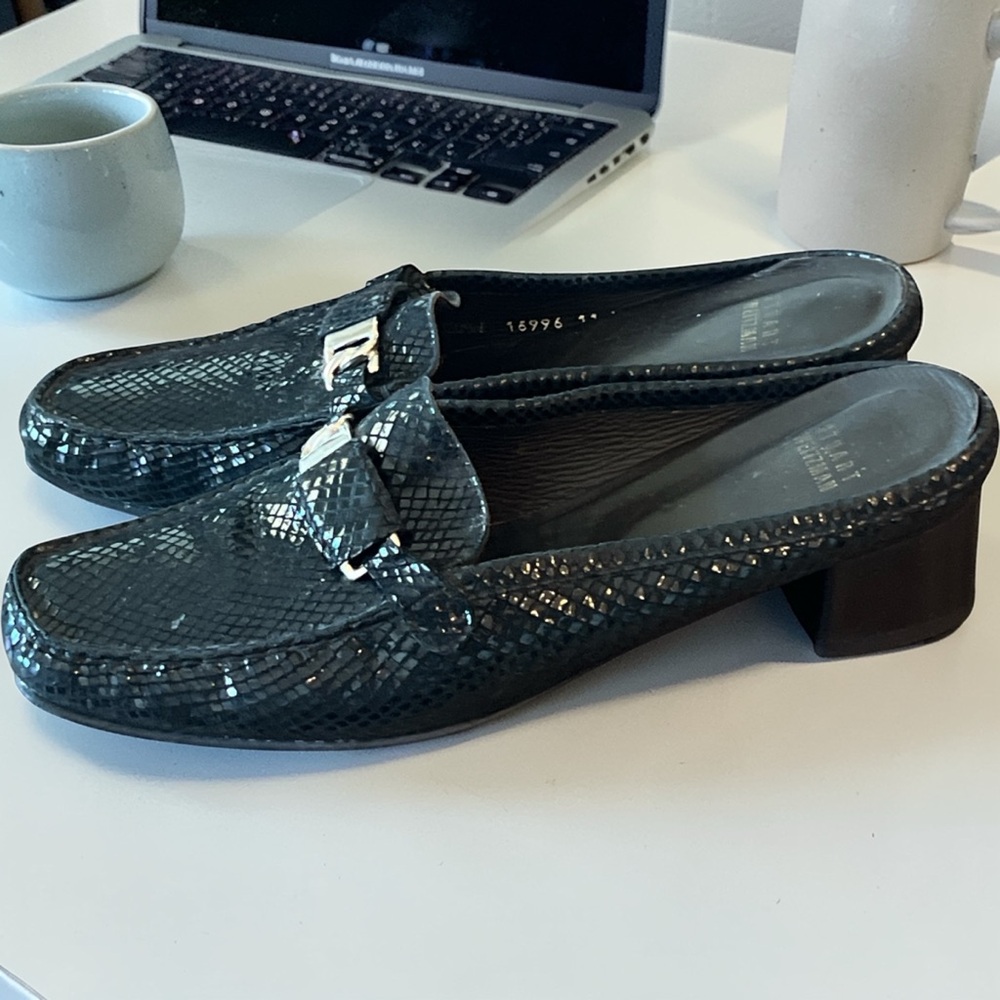 Stuart Weitzman Women's Black Snakeskin-Effect Low Block Heel Loafers
